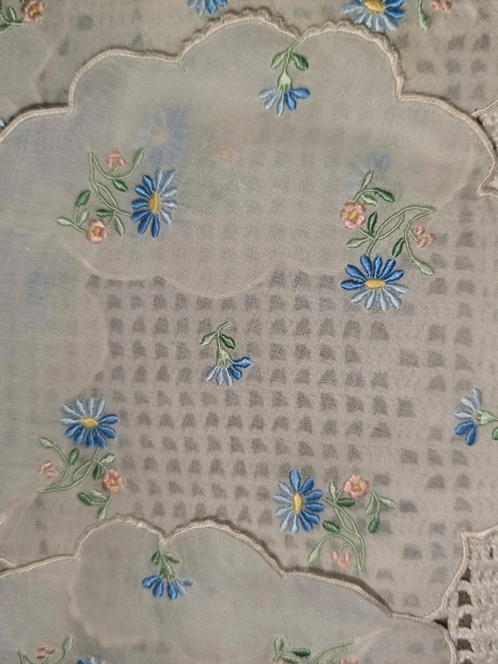 Embroidered Doily White Blue Daisy Scalloped Linen Cocktail Napkin Set Of 8